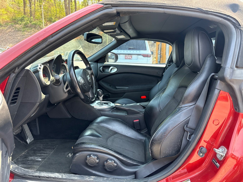 2013 Nissan 370Z Image 10