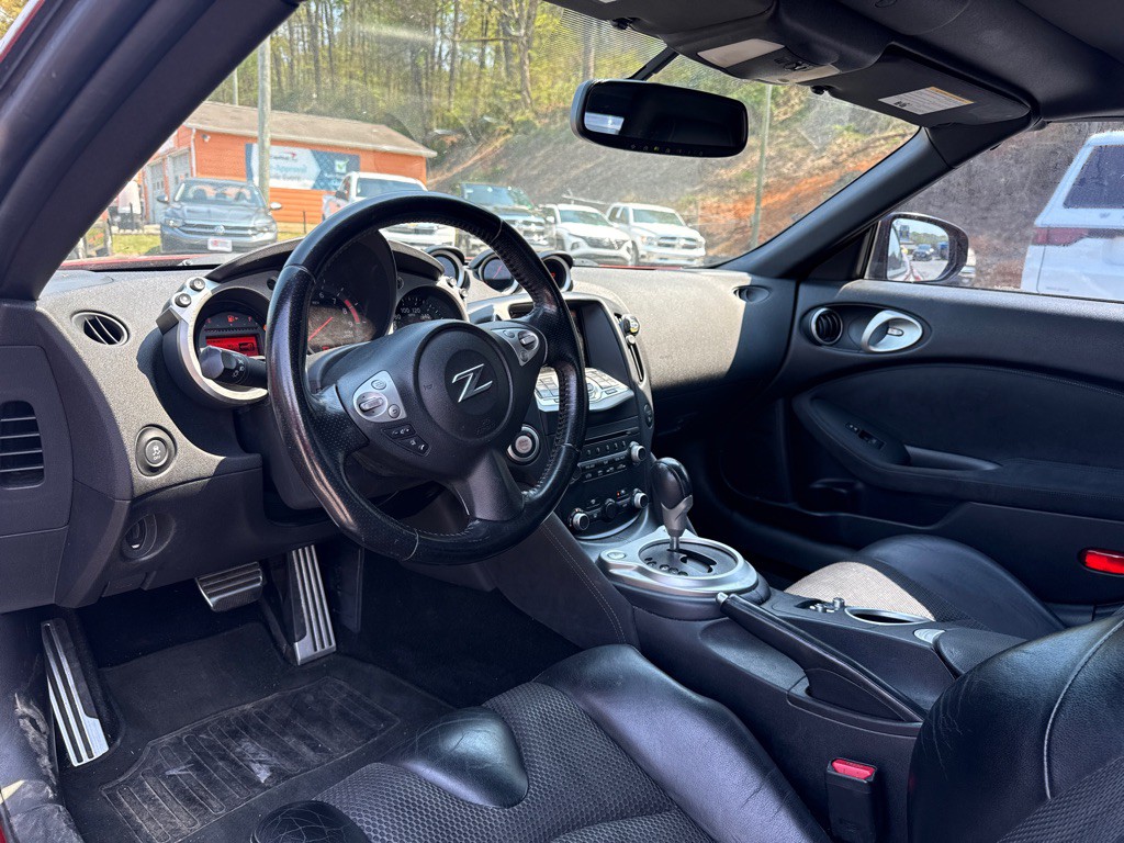 2013 Nissan 370Z Image 11