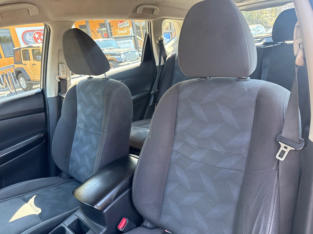 2016 Nissan Rogue Image 12