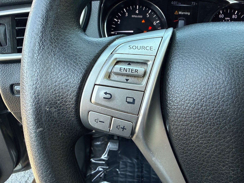 2016 Nissan Rogue Image 16