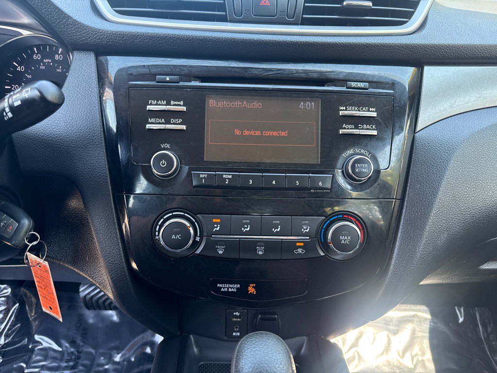 2016 Nissan Rogue Image 18