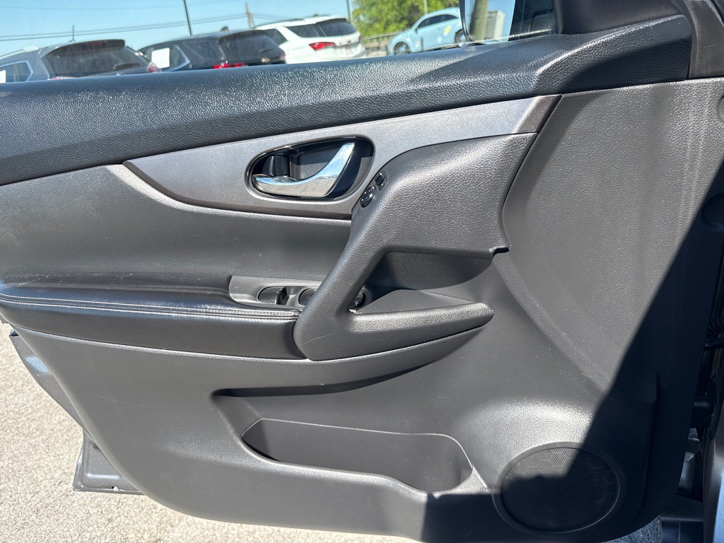 2016 Nissan Rogue Image 21