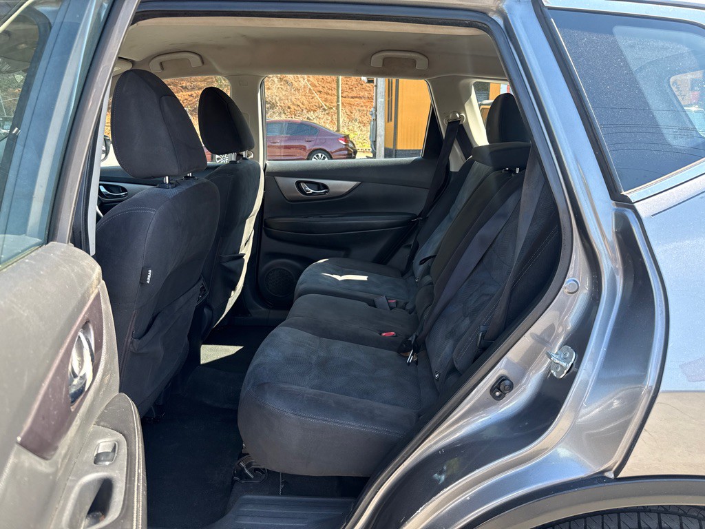 2016 Nissan Rogue Image 24