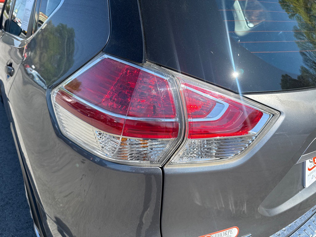 2016 Nissan Rogue Image 28