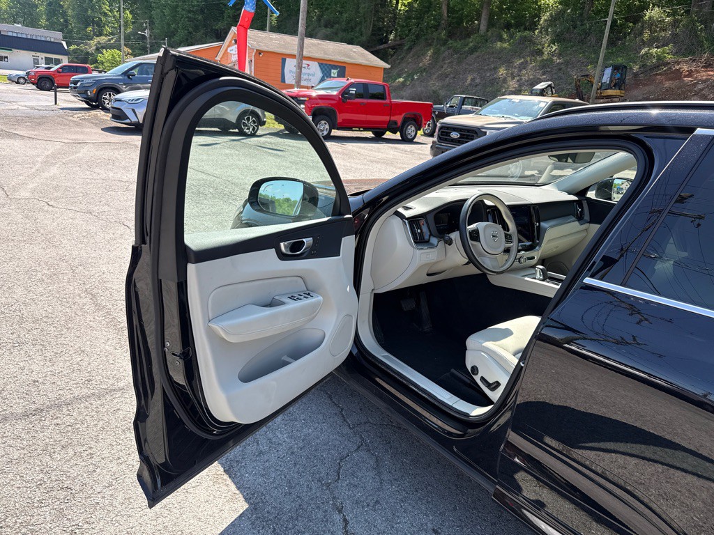 2023 Volvo XC60 Image 9