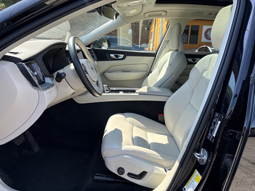 2023 Volvo XC60 Image 10