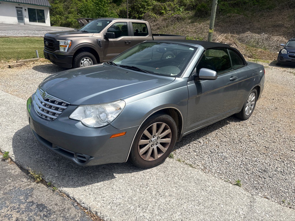2010 Chrysler Sebring Image 1