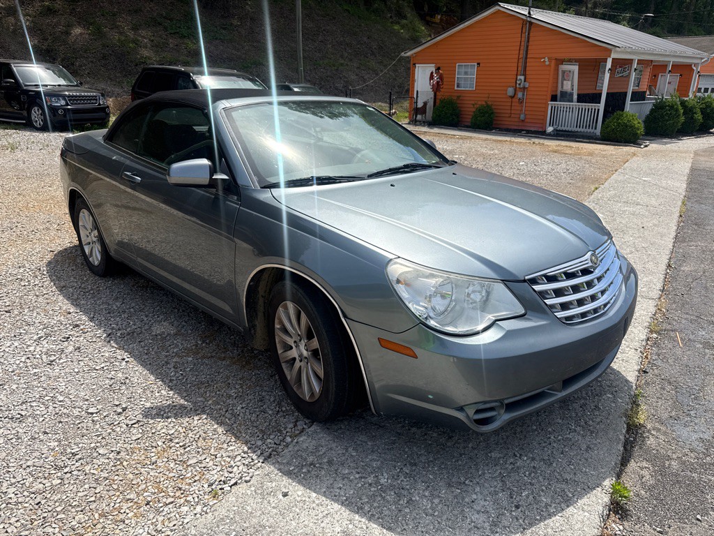2010 Chrysler Sebring Image 2