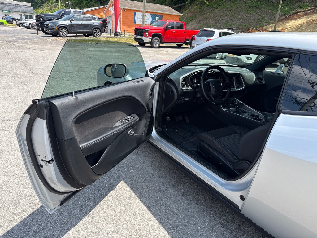2019 Dodge Challenger Image 9