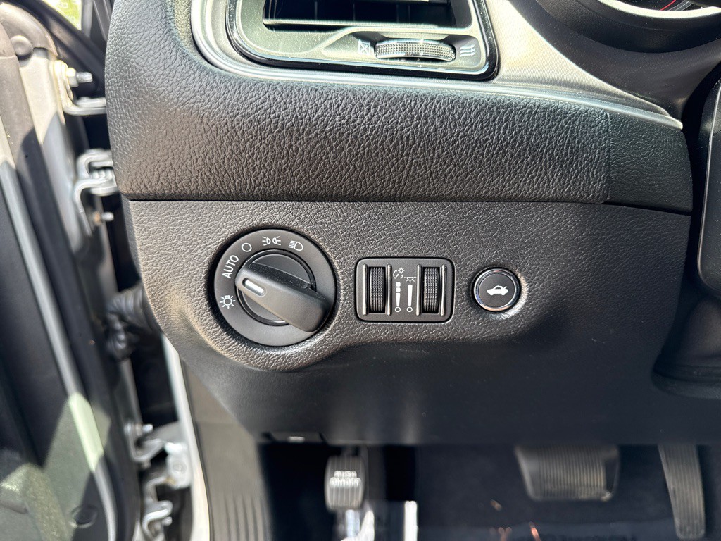 2019 Dodge Challenger Image 24