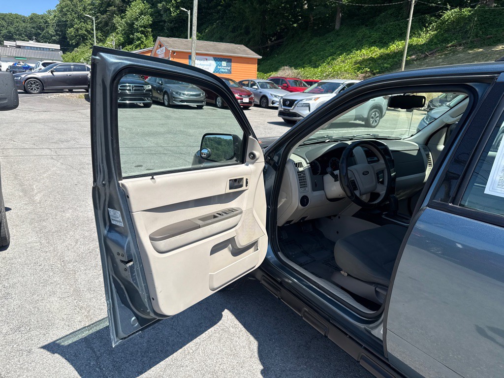 2010 Ford Escape Image 9