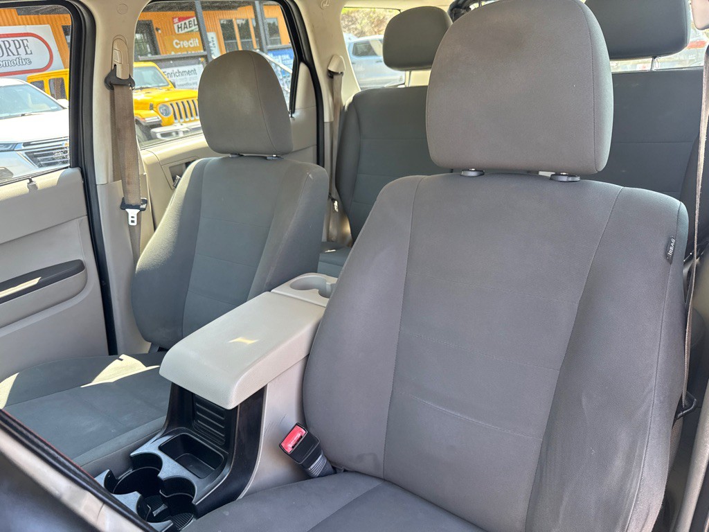 2010 Ford Escape Image 11