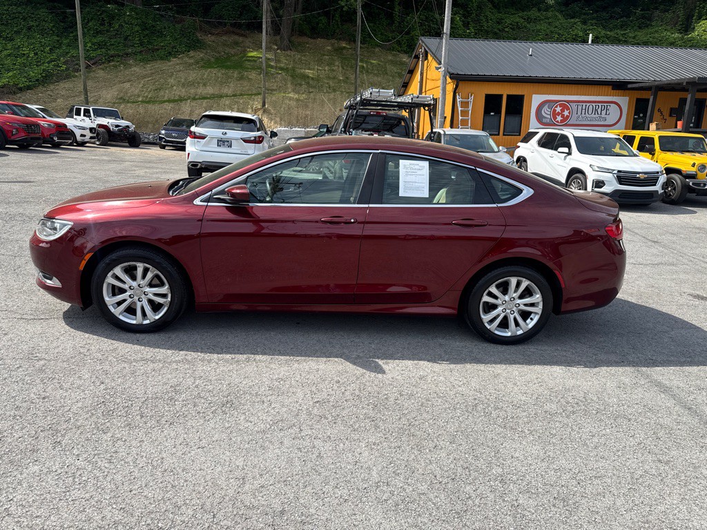 2015 Chrysler 200 Image 4