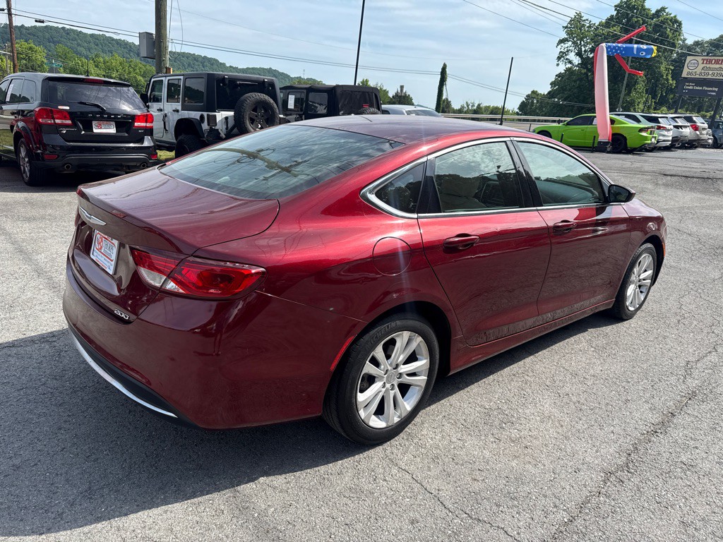 2015 Chrysler 200 Image 7