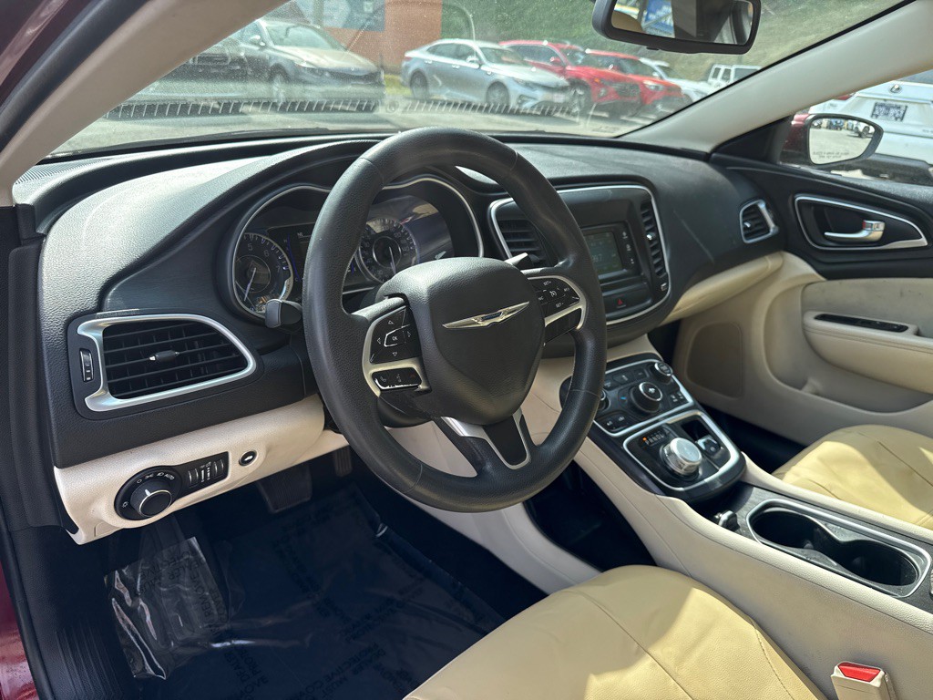 2015 Chrysler 200 Image 10