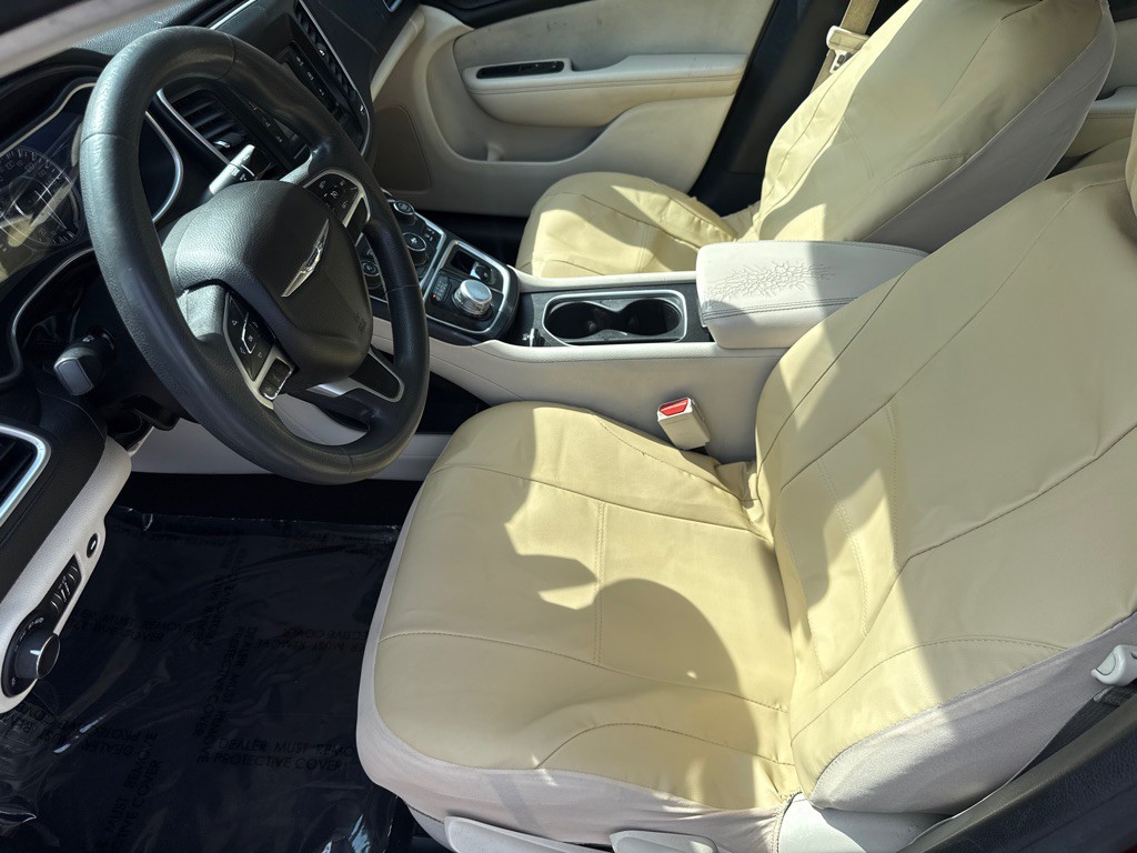 2015 Chrysler 200 Image 12