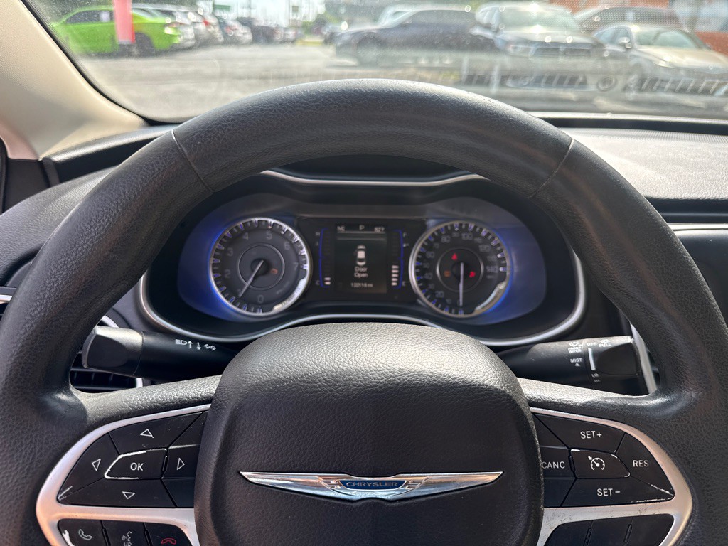 2015 Chrysler 200 Image 14