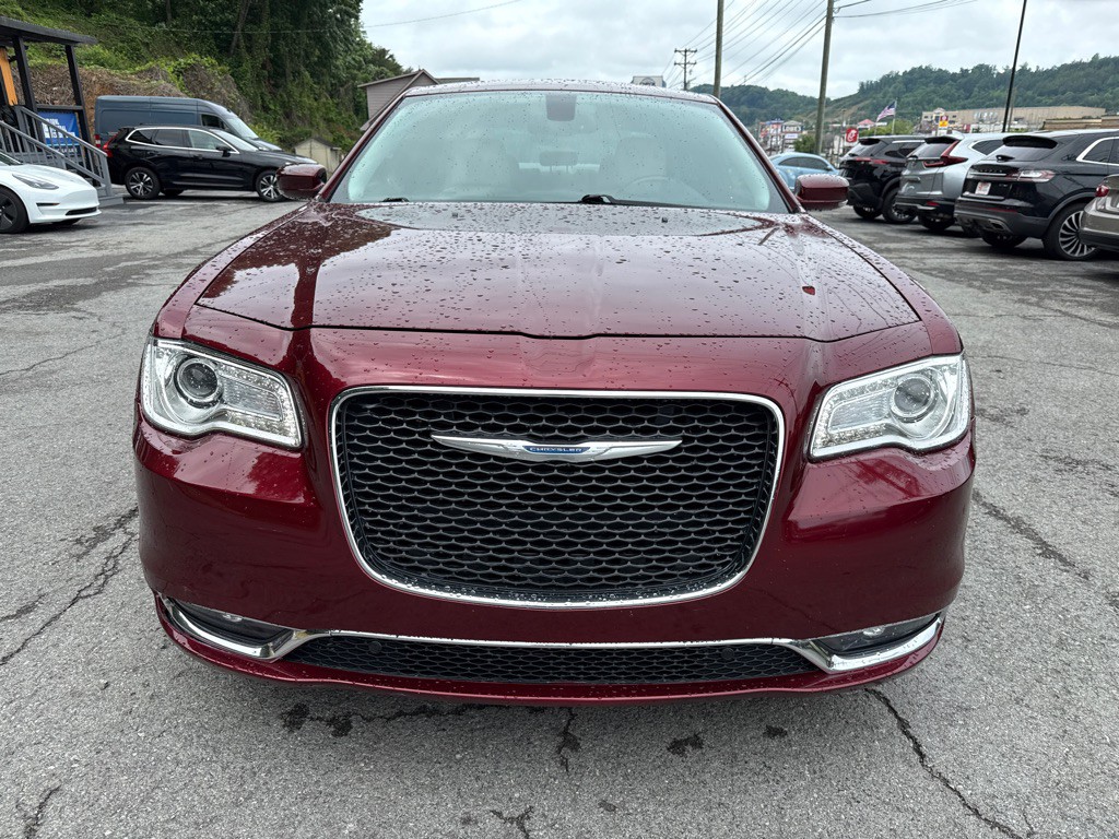 2016 Chrysler 300 Image 2