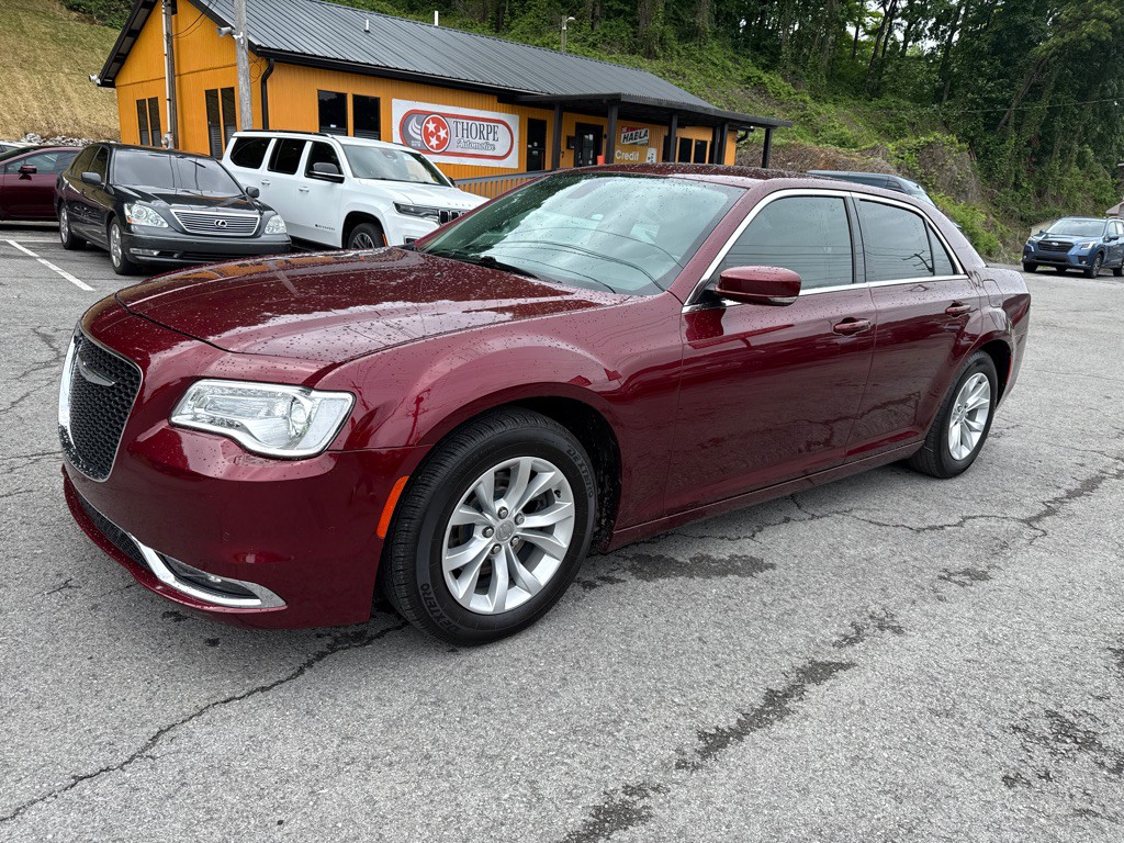 2016 Chrysler 300 Image 3