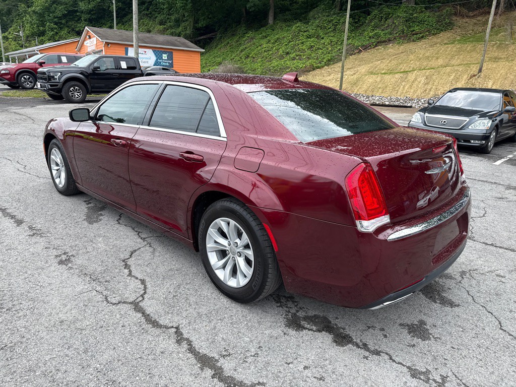 2016 Chrysler 300 Image 5