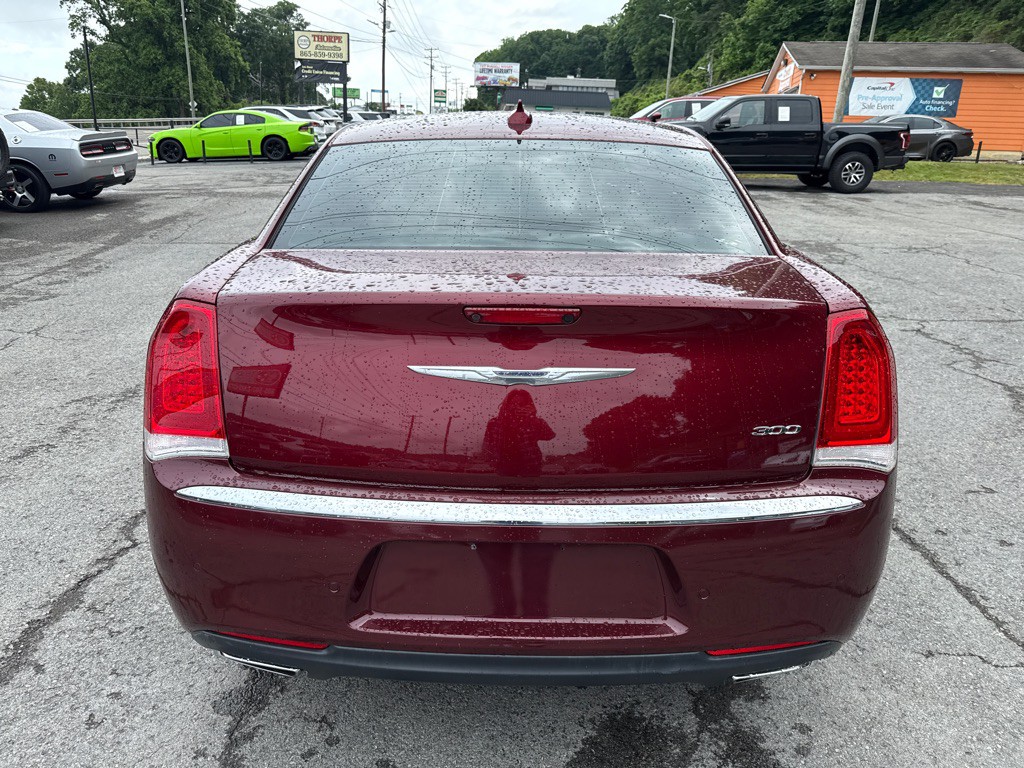 2016 Chrysler 300 Image 6