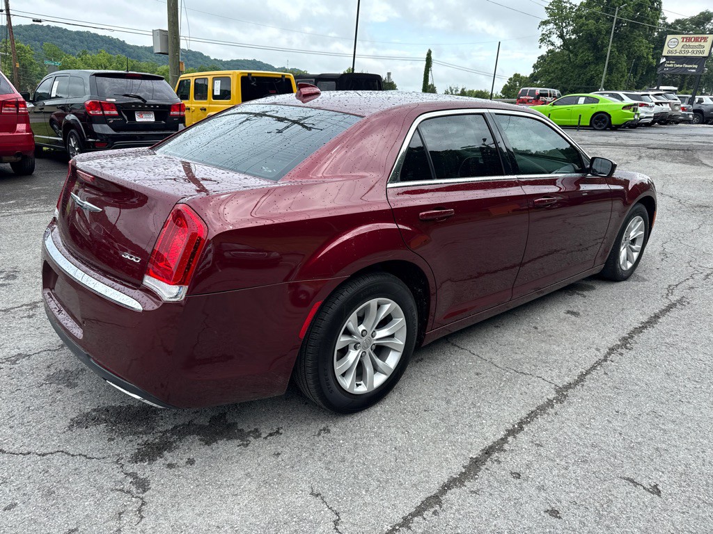 2016 Chrysler 300 Image 7