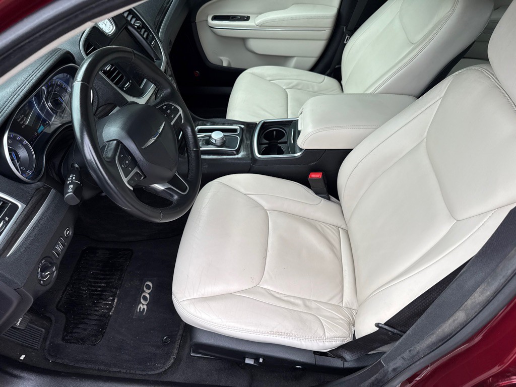 2016 Chrysler 300 Image 11