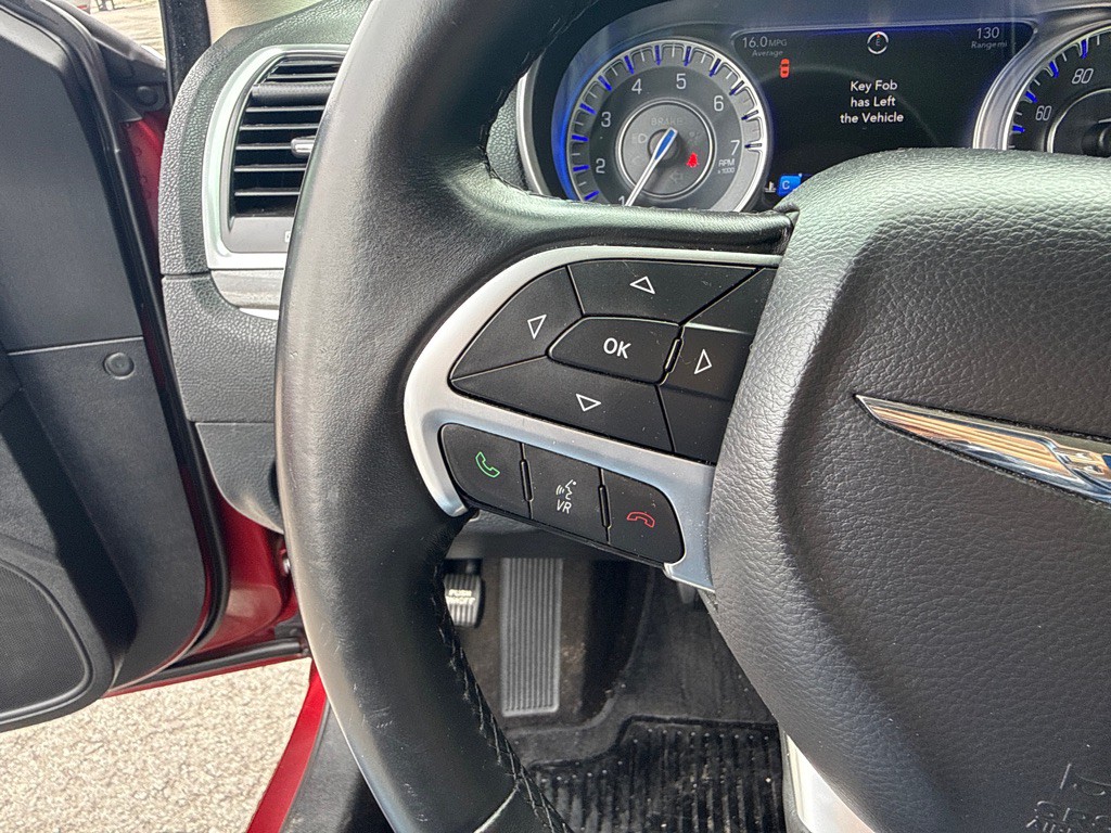 2016 Chrysler 300 Image 14
