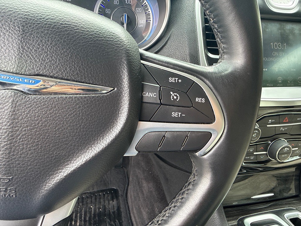 2016 Chrysler 300 Image 15