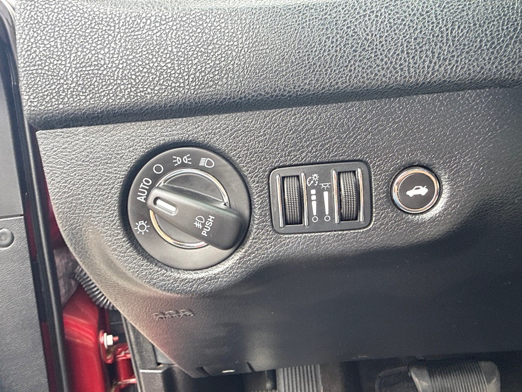 2016 Chrysler 300 Image 16