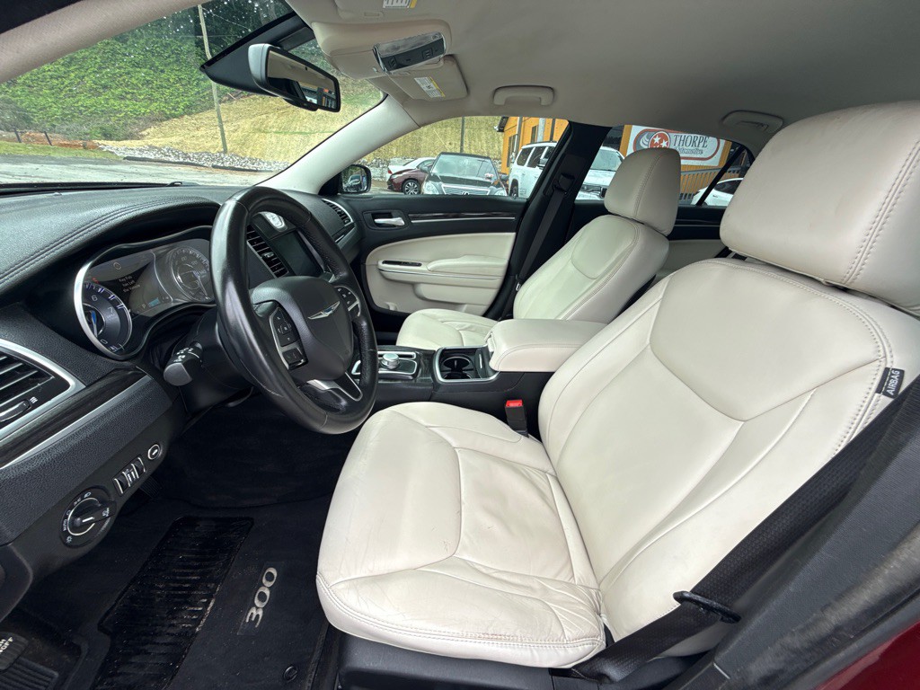 2016 Chrysler 300 Image 23