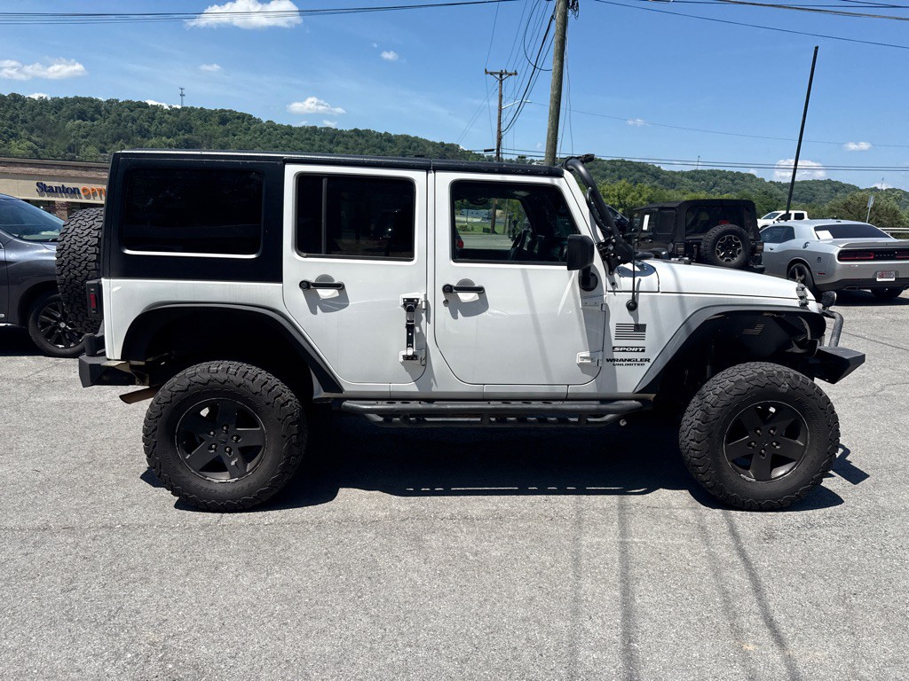 2011 Jeep Wrangler Unlimited Image 8