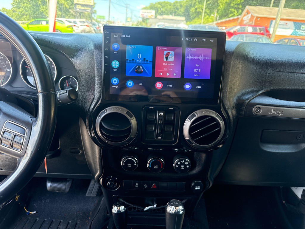2011 Jeep Wrangler Unlimited Image 16
