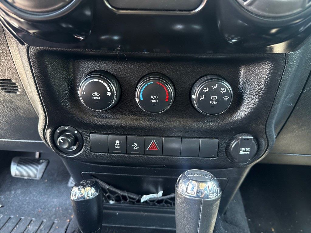 2011 Jeep Wrangler Unlimited Image 18
