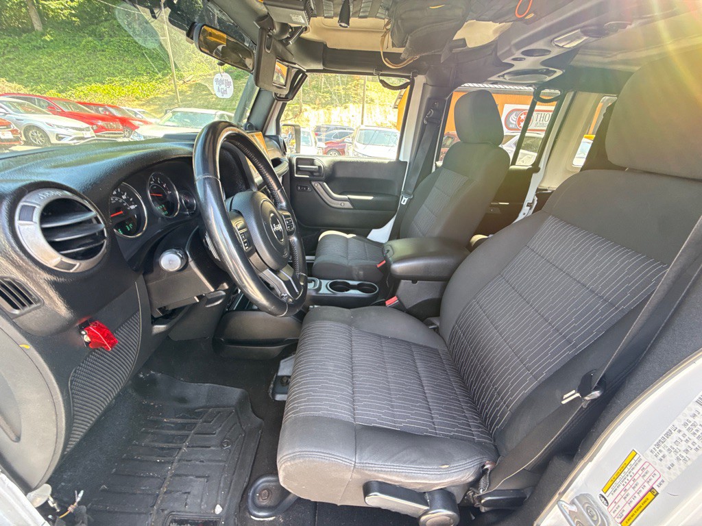2011 Jeep Wrangler Unlimited Image 21