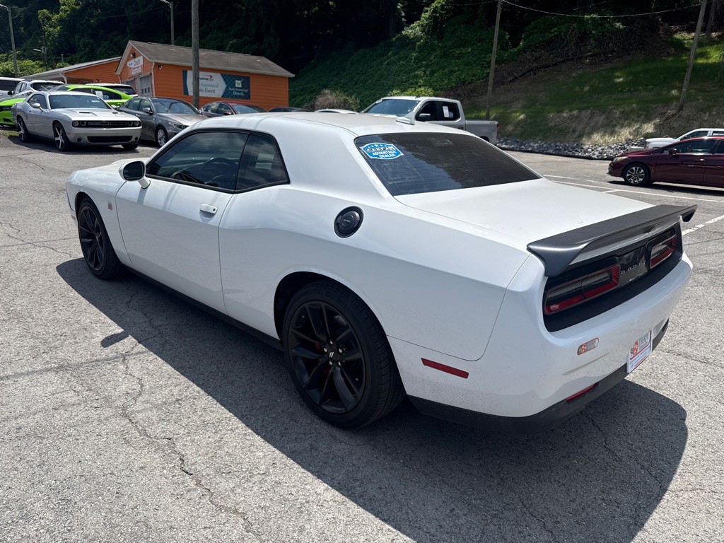 2019 Dodge Challenger Image 5