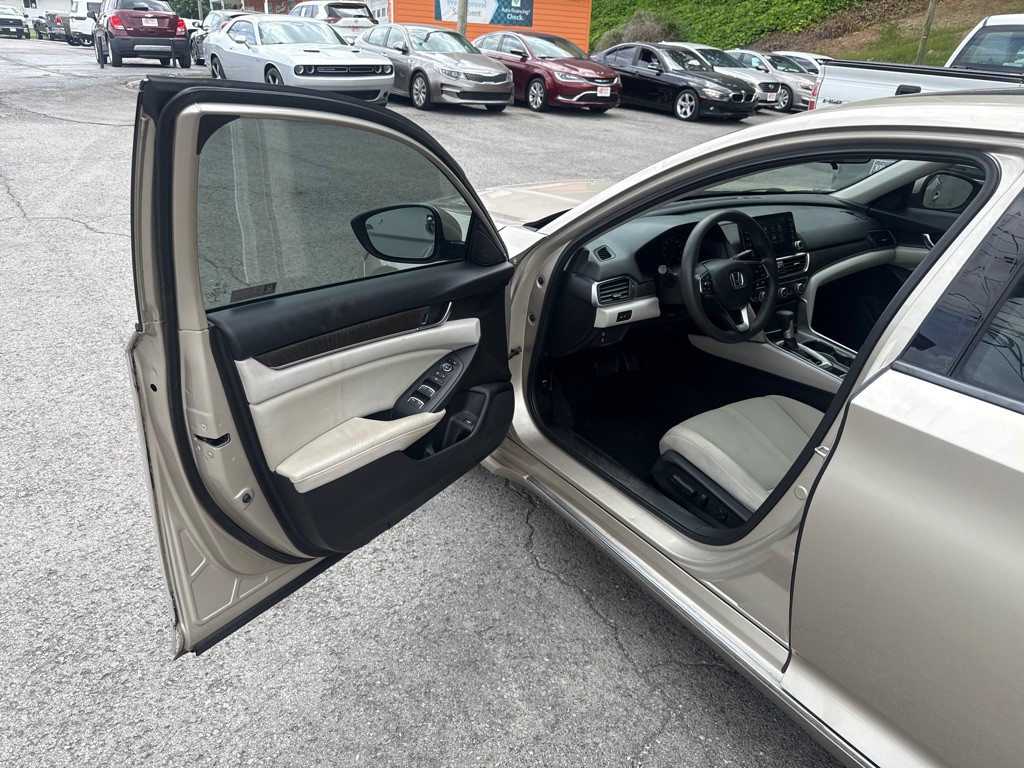 2018 Honda Accord Image 9