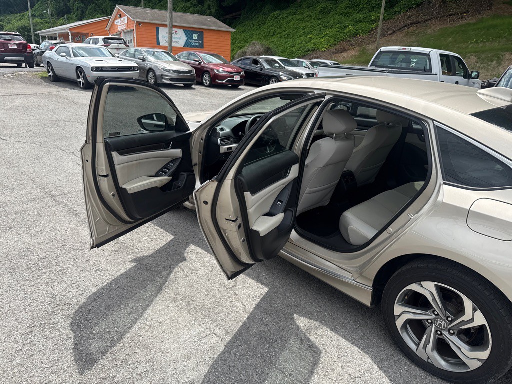 2018 Honda Accord Image 25