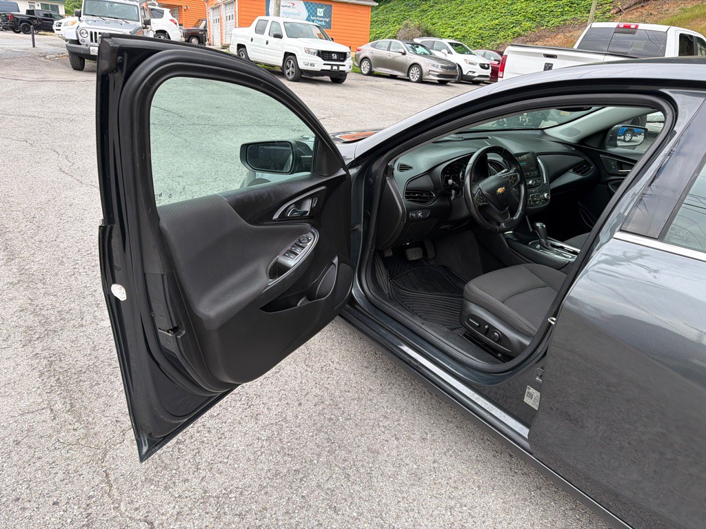 2018 Chevrolet Malibu Image 9