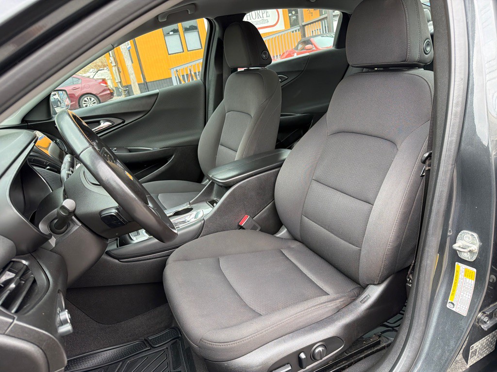2018 Chevrolet Malibu Image 11