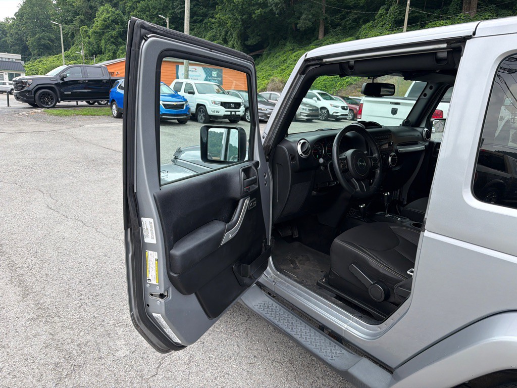 2014 Jeep Wrangler Image 9