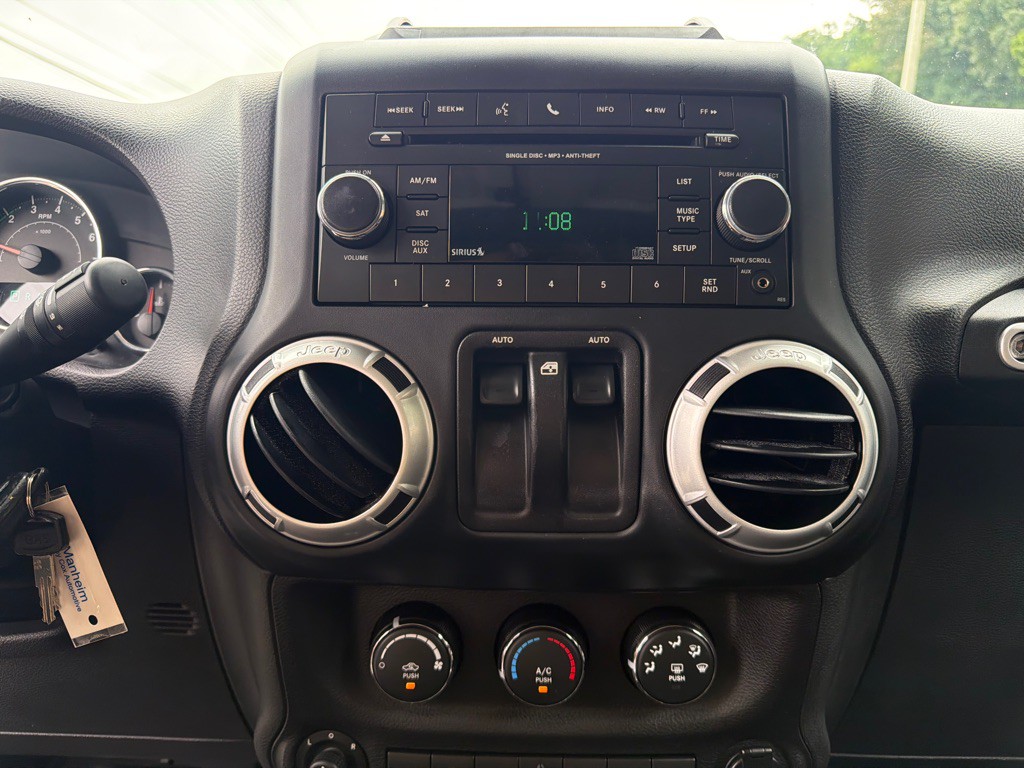 2014 Jeep Wrangler Image 12