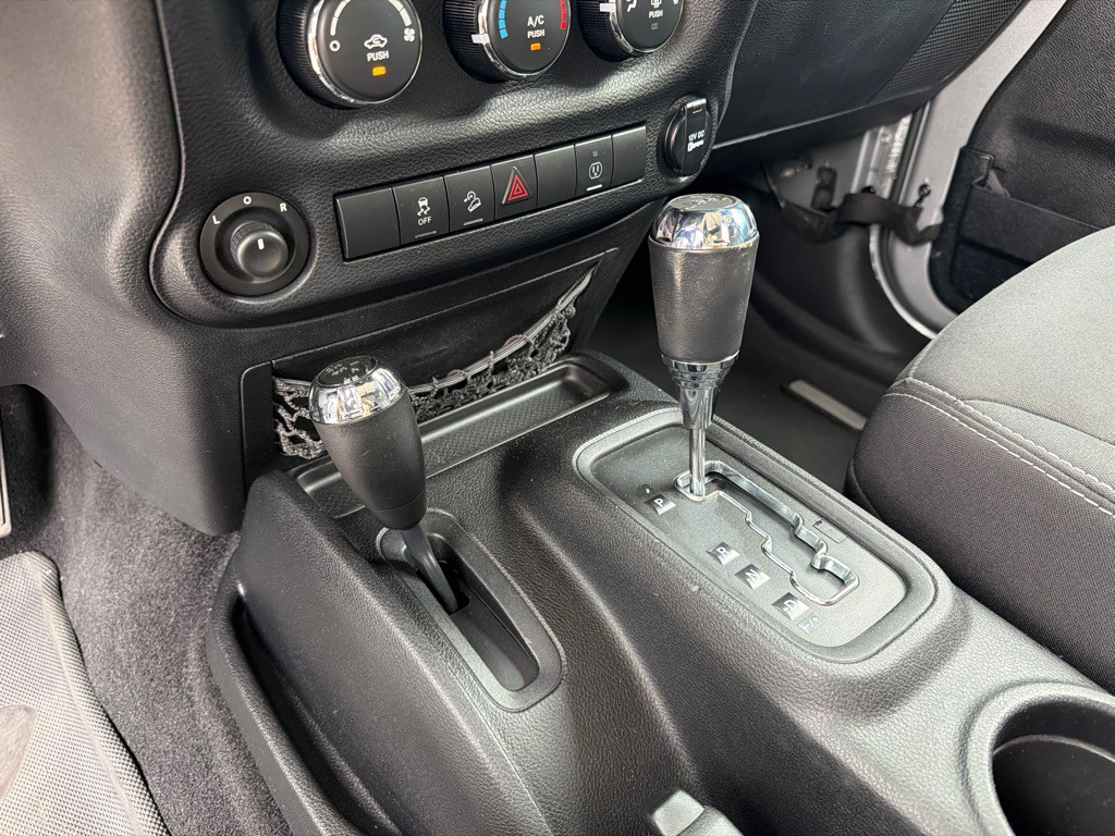 2014 Jeep Wrangler Image 13