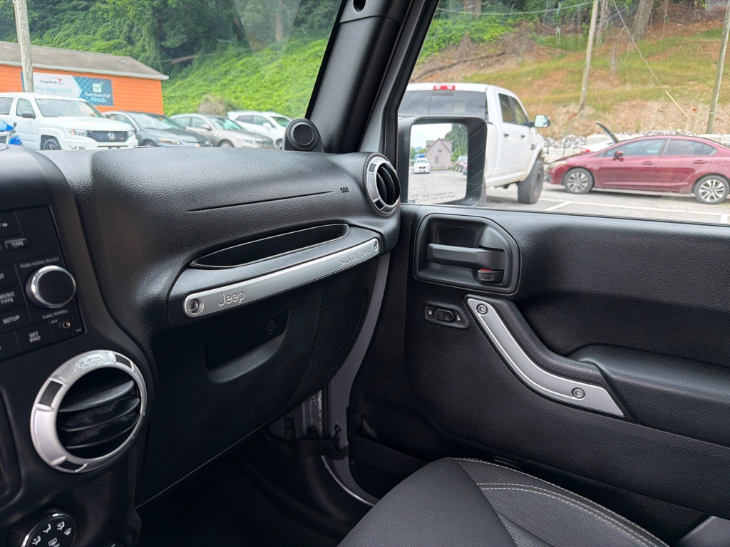 2014 Jeep Wrangler Image 14