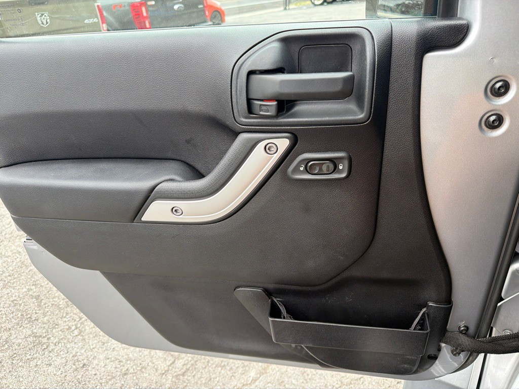 2014 Jeep Wrangler Image 15
