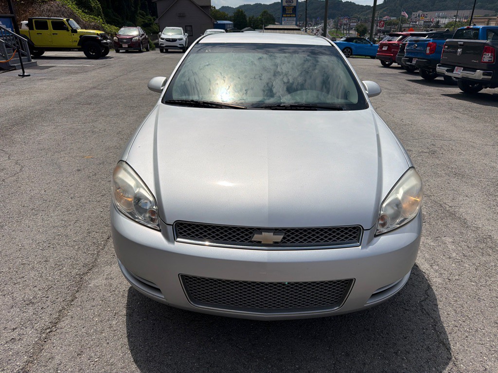 2016 Chevrolet Impala Image 2