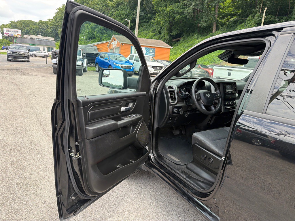 2023 RAM 1500 Image 9
