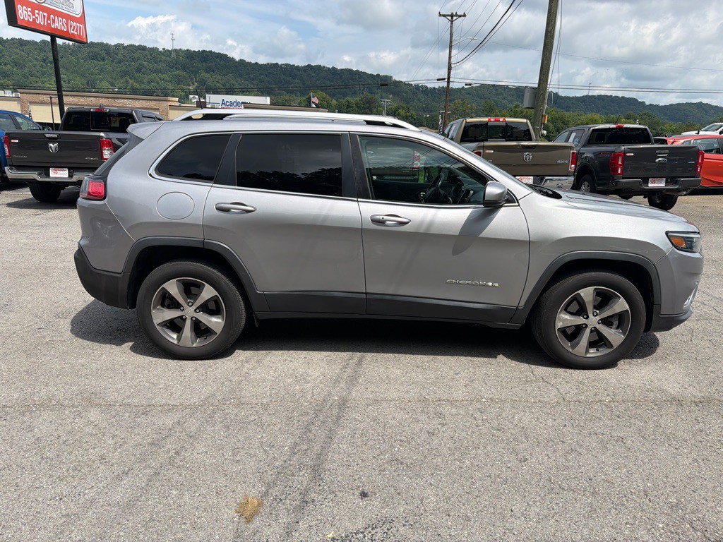 2019 Jeep Cherokee Image 8