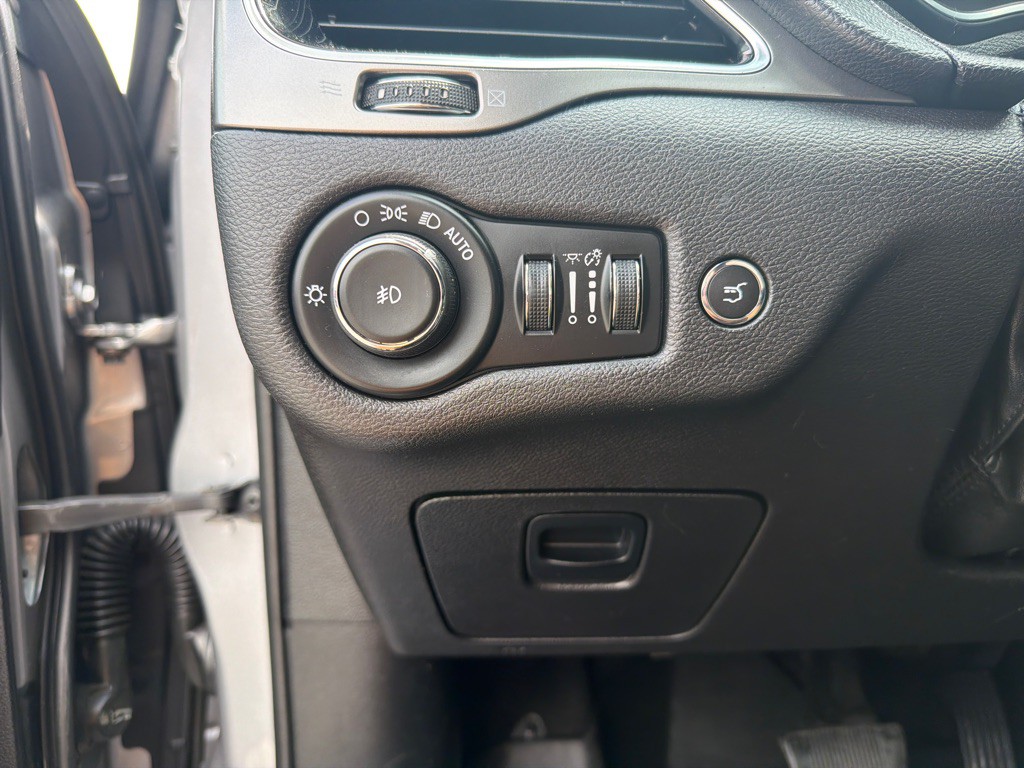 2019 Jeep Cherokee Image 15