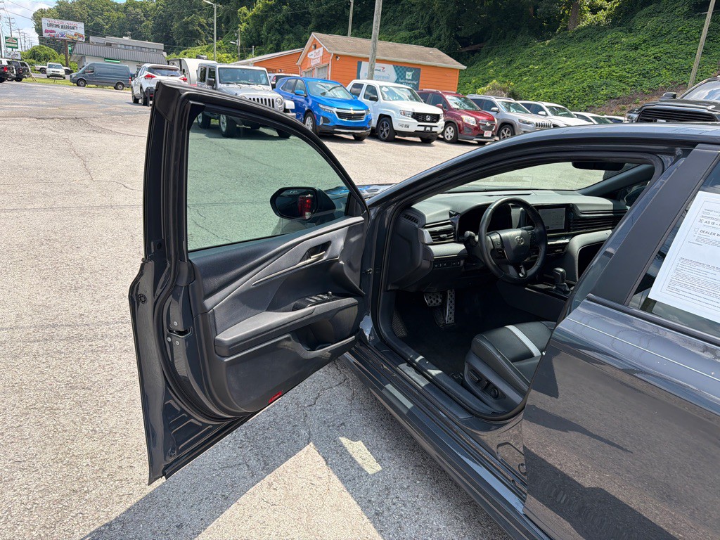 2025 Toyota Camry Image 9